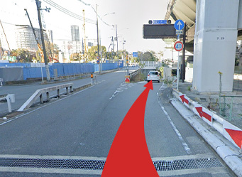 扇町出口下車、トンネル方向へ直進。