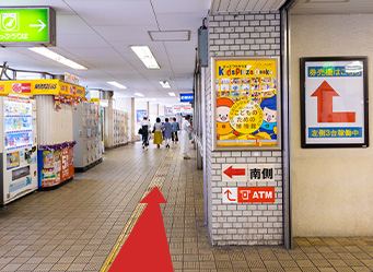 商店街方向へ直進。